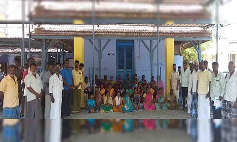 போராட்டத்தில் ஈடுபட்ட பொதுமக்கள்.&nbsp;