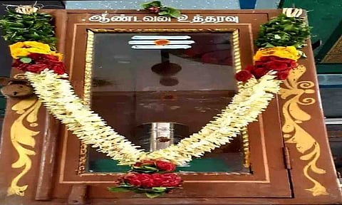 சிவன்மலை உத்தரவுபெட்டியில்&nbsp; &nbsp;வைக்கப்பட்டுள்ள கம்பு&nbsp;