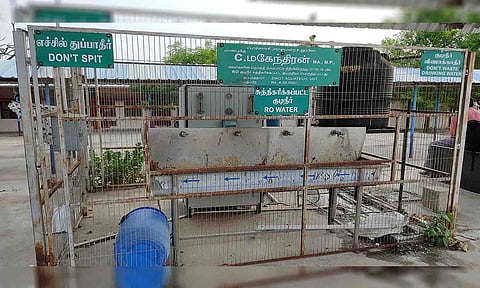 பழுதடைந்து கிடக்கும் சுத்திகரிப்பு எந்திரம்.&nbsp;