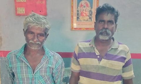 வனவிலங்குகள் வேட்டையாட பதுக்கிய  நாட்டு வெடிகுண்டுகள் பறிமுதல்
