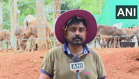 வேலையை ராஜினாமா செய்துவிட்டு கழுதை பண்ணையை தொடங்கிய ஐடி ஊழியர்