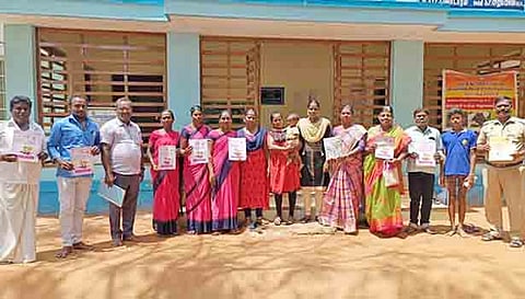 குழந்தைகள் பாதுகாப்பு குழு கூட்டத்தில் கலந்து கொண்டவர்கள்.&nbsp;