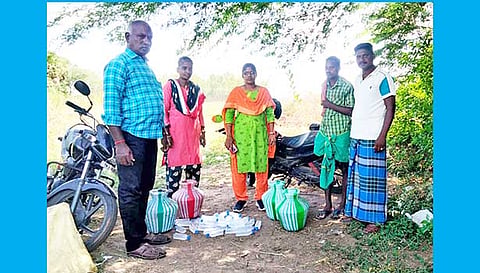 வனப்பகுதியில் பதுக்கிய 370 லிட்டர் சாராயம் பறிமுதல்