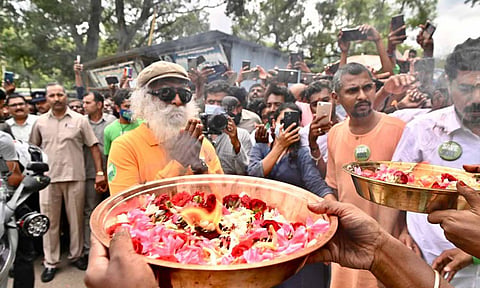 &nbsp;சத்குருவுக்கு உற்சாக வரவேற்பு