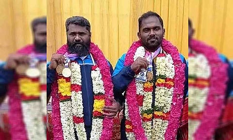 &nbsp;பளு தூக்கும் போட்டியில் சாதனை படைத்த வீரா்கள்