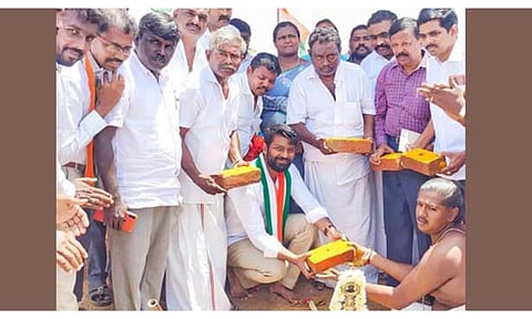 ஊர்வசி அமிர்தராஜ் எம்.எல்.ஏ. அடிக்கல் நாட்டிய காட்சி.