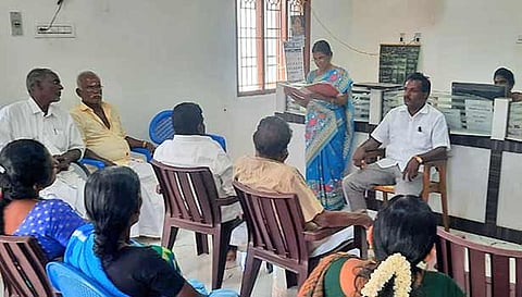 நிர்வாக குழு கூட்டம் நடந்த போது எடுத்தப்படம். 
