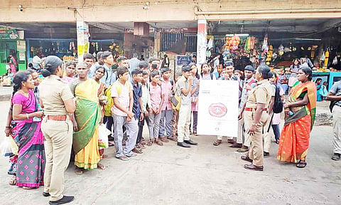 காவலன் செயலி குறித்த விழிப்புணர்வு முகாம் நடந்தது.