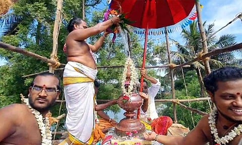 கும்பாபிஷேகம் நடைபெற்றது.