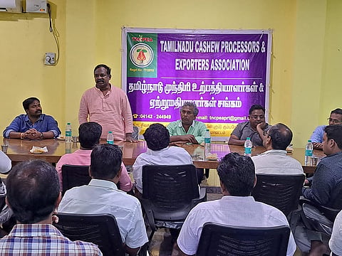 தமிழ்நாடு முந்திரி உற்பத்தி மற்றும் ஏற்றுமதியாளர் சங்க கூட்டத்தில் பாரதிய ஜனதாகட்சி தேசிய  உறுப்பினர் கல்யாணராமன் பேசினார்.
