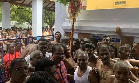 குரங்கனி முத்துமாலை அம்மன் கோவில் கொடை விழா கால் நாட்டு நிகழ்ச்சியுடன் தொடங்கியது