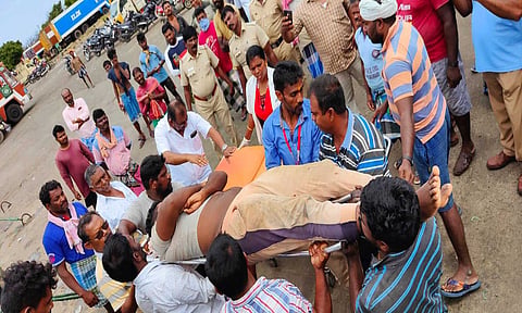 கன்னியாகுமரி அருகே படகு கம்பி குத்தி மீனவர் படுகாயம்
