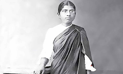 முதல் பெண் மருத்துவர்