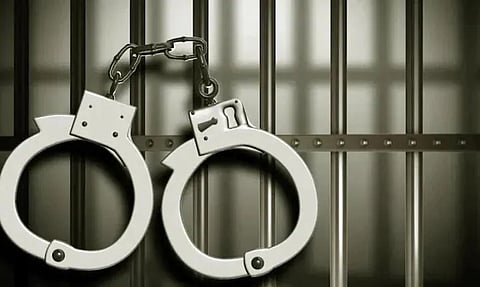 குடிபோதையில்  மோட்டார்சைக்கிள் திருடிய வாலிபர் கைது