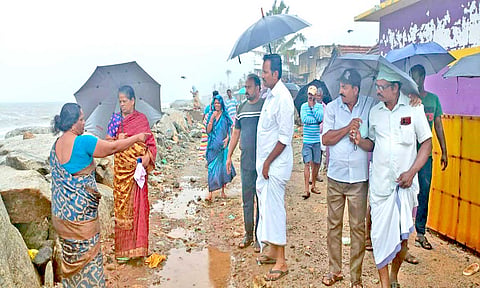 ரூ.85 கோடி மதிப்பில் தூண்டில் வளைவு - கடலரிப்பு தடுப்பு சுவர்கள்