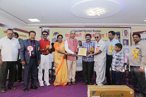 கடலூர் தி சுசான்லி டாக்டர் ரவி, உஷா ரவிக்கு பின்னாக்கல் பெர்பார்மர் விருது வழங்கி கவுரவித்தனர்.&nbsp;