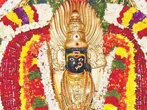 சங்கராபுரம் அருகே   மகா மாரியம்மன் கோவில் தேரோட்டம்