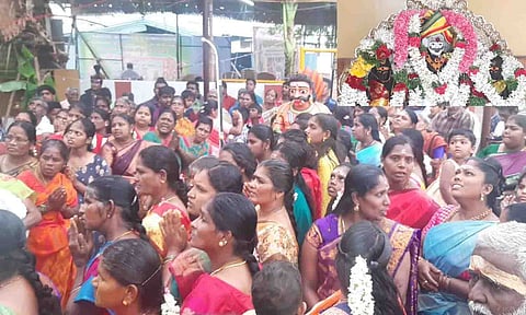 ஸ்ரீ மதுரை வீரன், ஸ்ரீ பொம்மியம்மாள், ஸ்ரீ வெள்ளையம்மாள் தரிசனம் செய்த பக்தர்களை படத்தில் காணலாம்.&nbsp;&nbsp;