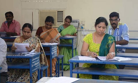 ஆசிரியர் தகுதி தேர்வு முடித்தவர்களுக்கு டிசம்பரில் போட்டித்தேர்வு