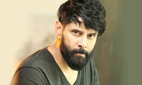 நடிகர் விக்ரமுக்கு திடீர் உடல்நலக்குறைவு- மருத்துவமனையில் அனுமதி