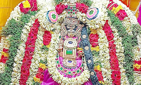 ஆலந்தூர் அஞ்சாலம்மன் கோவிலில் கேடக திருவிழா