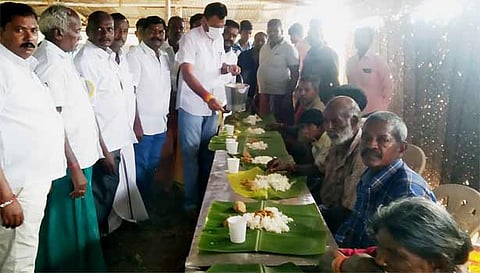 பள்ளிப்பாளையம் அருகே கோவில் திருவிழாவில் அன்னதானம்