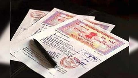 தந்தையின் சொத்தை அபகரித்து  பெற்றோரை வெளியேற்றிய மகன்