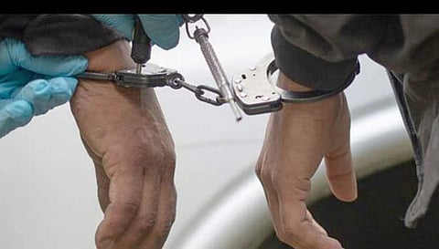 வழிப்பறியில் ஈடுபட்ட 2 வாலிபர்கள் கைது
