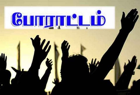 ஊட்டியில்  நடைபாதை வியாபாரிகள் கொட்டும் மழையில் போராட்டம்