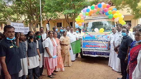 உலக மக்கள் தொகை தினத்தை முன்னிட்டு மயிலம் ஸ்ரீ சிவப்பிரகாச சுவாமிகள் மேல்நிலைப் பள்ளியின் விழிப்புணர்வு பேரணியை மயிலம் யூனியன் தலைவர் யோகேஸ்வரி மணிமாறன் கொடியசைத்து  தொடங்கி வைத்தார்.