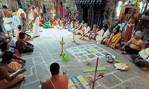 கும்பாபிஷேகம் நடத்துவதற்காக பூதப்பாண்டி பூதலிங்கசாமி கோவிலில் தேவபிரசன்னம் பார்க்கப்பட்டது...