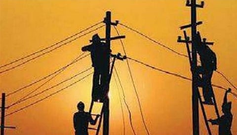 மாதாந்திர பராமரிப்பு பணியால்  டவுன், பேட்டையில் நாளை மறுநாள் மின்தடை