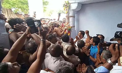 சொரிமுத்து அய்யனார் கோவிலில் ஆடி அமாவாசை திருவிழா கால்நாட்டு நிகழ்ச்சி