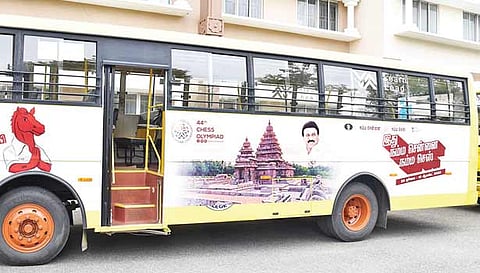 விழிப்புணர்வு ஸ்டிக்கர்களுடன் உலாவரும் பஸ்களை படத்தில் காணலாம்.