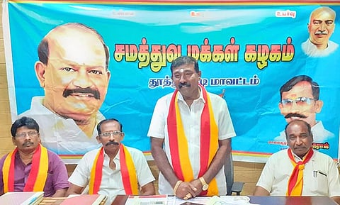 கூட்டத்தில்  மாநில துணை பொது செயலாளர் காமராசு நாடார் பேசிய காட்சி.
