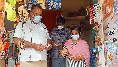 போடி பகுதியில் உள்ள கடைகளில் உணவு பாதுகாப்புத்துறை அதிகாரிகள் சோதனை நடத்தினர்.