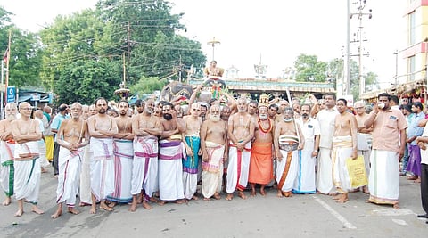 ஸ்ரீரங்கம் ரெங்கநாதர் கோவிலில் தாயாருக்கு இன்று ஜேஷ்டாபிஷேகம் - தங்கம், வெள்ளி குடங்களுடன் ஊர்வலம்