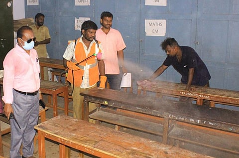 முருகன்குறிச்சியில் உள்ள ஒரு மையத்தில் தேர்வு அறைகளில் மாநகராட்சி சுகாதார அலுவலர் இளங்கோ தலைமையில் தூய்மை பணியாளர்கள் கிருமிநாசினி மூலம் சுத்தப்படுத்திய காட்சி.