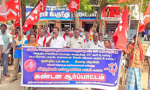 உணவு பொருட்களுக்கான ஜி.எஸ்.டி. வரி விதிப்பை கண்டித்து ஆர்ப்பாட்டம்