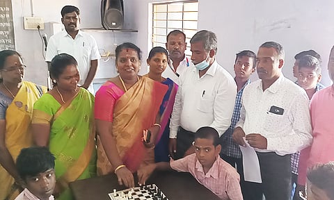 சதுரங்க போட்டி  நடைபெற்றபோது எடுத்த படம்.