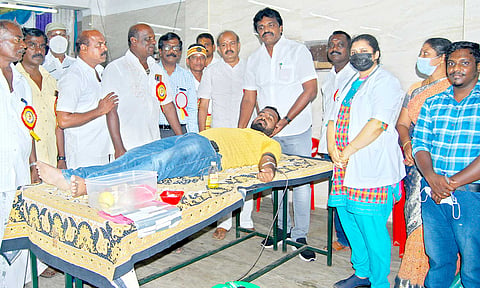 காமராஜர் பிறந்தநாளை முன்னிட்டு நடந்த ரத்ததான முகாம்.