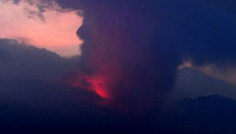 தென் ஜப்பானில் எரிமலை வெடிப்பு- மக்கள் வெளியேற வலியுறுத்தல்