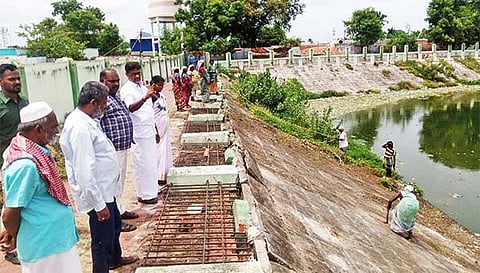நத்தம் பேரூராட்சி நல்லாகுளத்தில் தூய்மை பணி முகாம் நடந்தது.