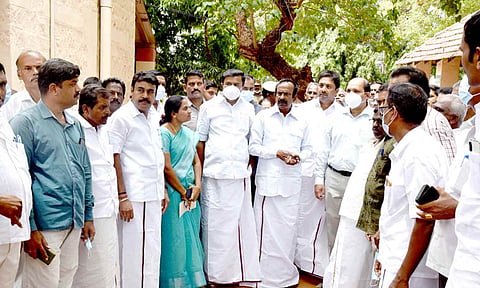 திருப்பூர் குமரன் நினைவு அரங்கம் அமையும்  இடம் குறித்து அமைச்சர்கள் ஆய்வு