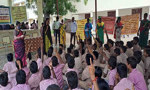 நிகழ்ச்சியில் பங்கேற்ற மாணவர்கள்.&nbsp;