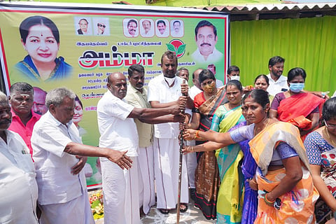 தென்னமநல்லூர் பகுதியில்  சாக்கடை கால்வாய் அமைக்கும் பணி