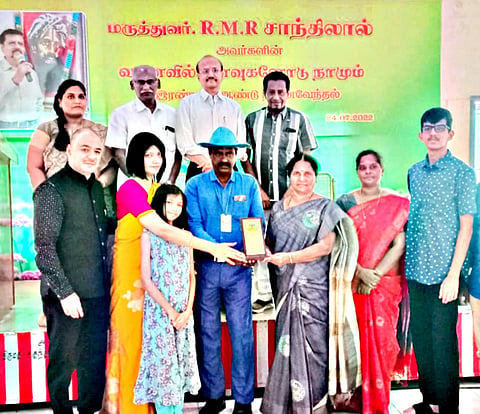 ராஜபாளையத்தில் சமூக சேவகருக்கு விருது