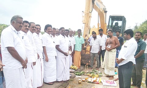 பாலம் கட்ட பூமிபூஜை நடந்தது.
