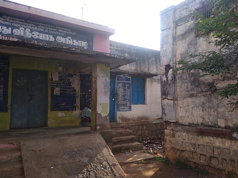 பழுதடைந்த அரசு கட்டிடத்தை அகற்ற பொது மக்கள் கோரிக்கை