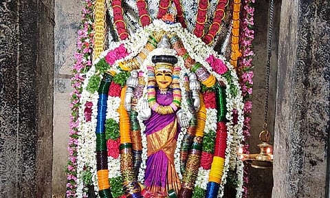 அம்மனுக்கு வளையல் அலங்காரம்